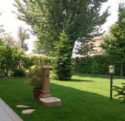 Villa in vendita a Reggio nell'Emilia via Alessandro Tassoni