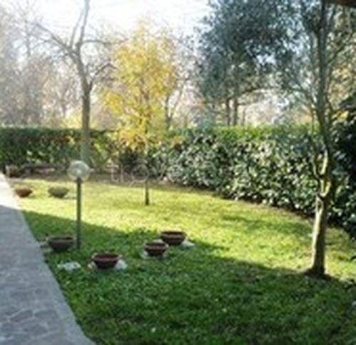 Villa in vendita a Reggio nell'Emilia via Telesio