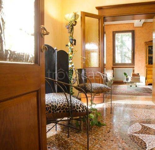 Villa in vendita a Reggio nell'Emilia montecavolo