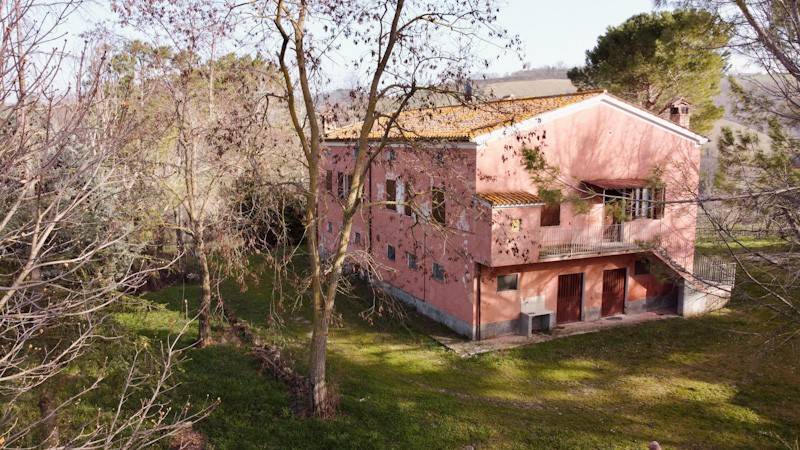 Casale in vendita a San Severino Marche località Uvaiolo