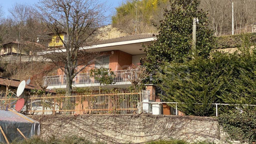Villa in vendita a Corneliano d'Alba via Valeirole, 16