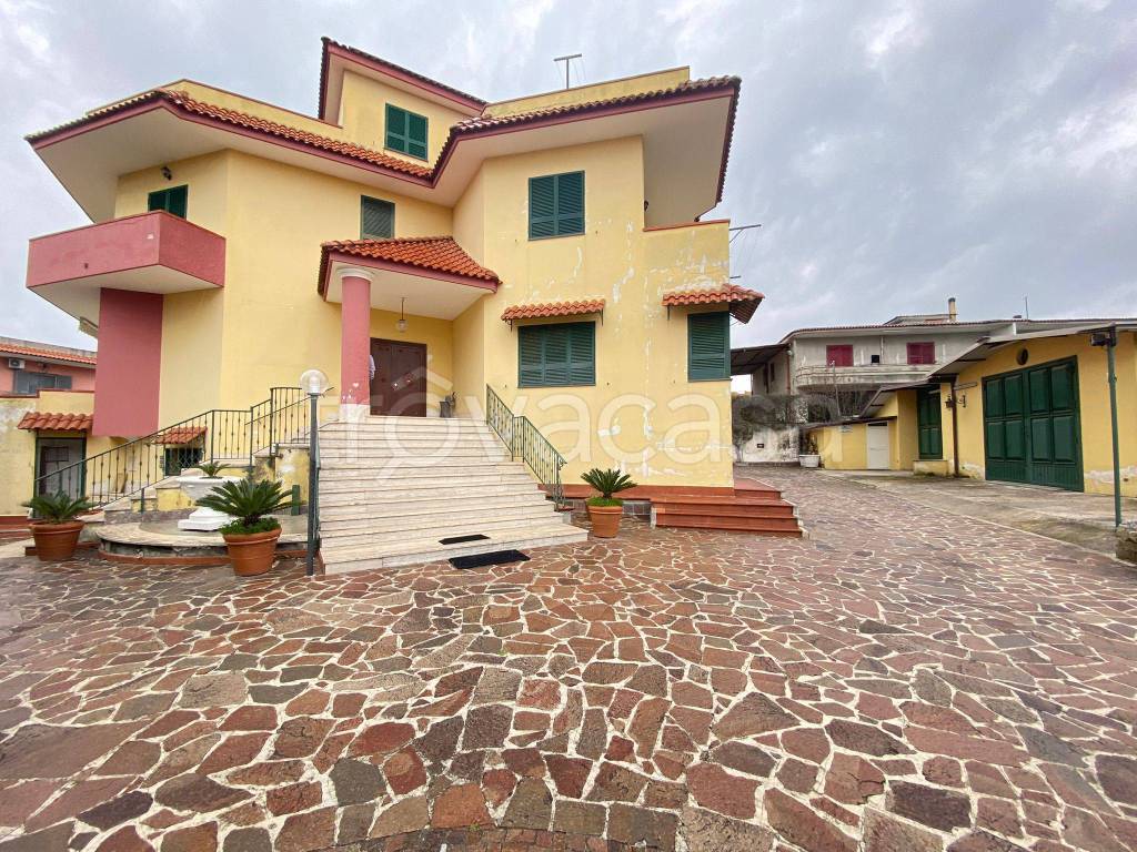 Villa Bifamiliare in vendita a Giugliano in Campania viale Amodio