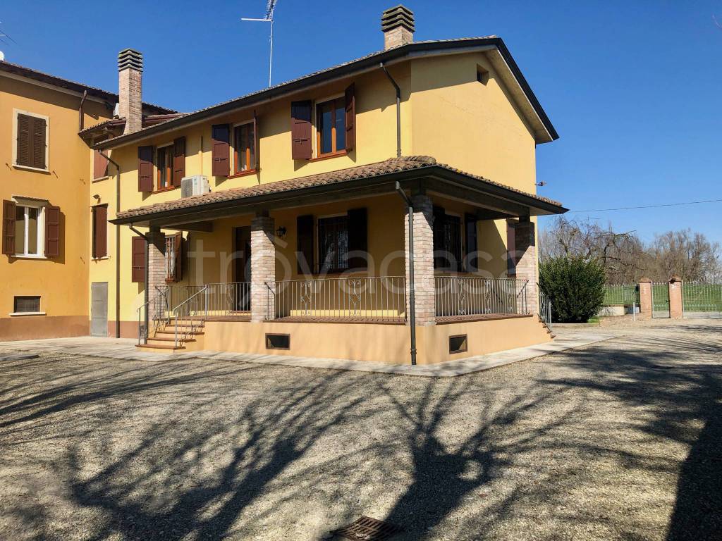 Villa a Schiera in vendita a San Secondo Parmense strada Vill'Argine