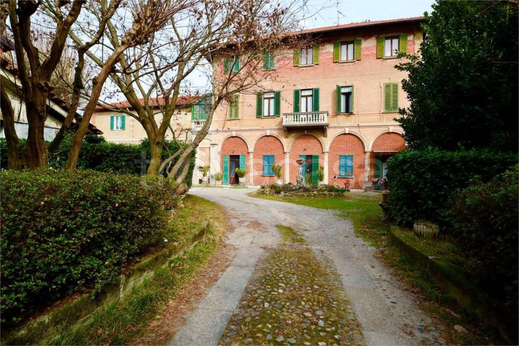 Appartamento in vendita a Golasecca via Vittorio Veneto, 11
