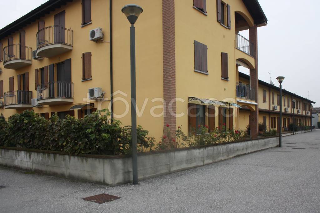 Appartamento in vendita a Castelverde via Ubaldo Ferrari, 15