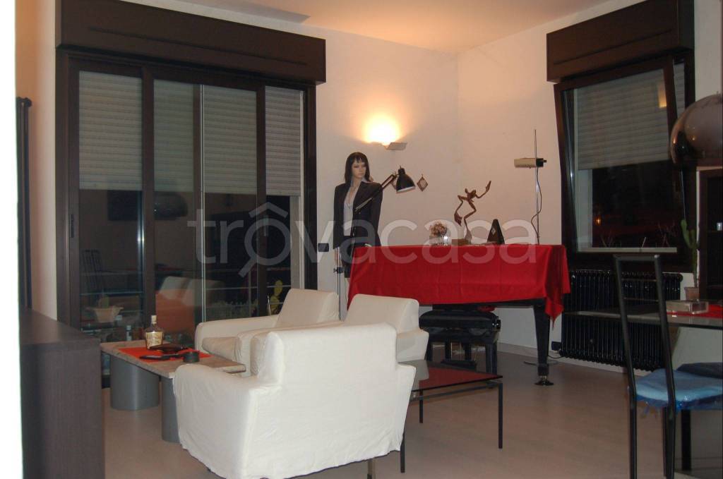 Appartamento in in affitto da privato a Modena viale Gaetano Moreali, 101