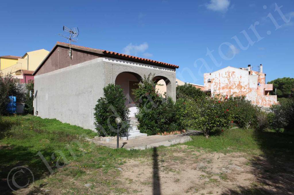Casa Indipendente in vendita a La Maddalena regione Mongiardino, 12