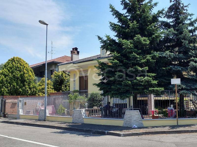 Villa in vendita a Parabiago via Piero Gobetti