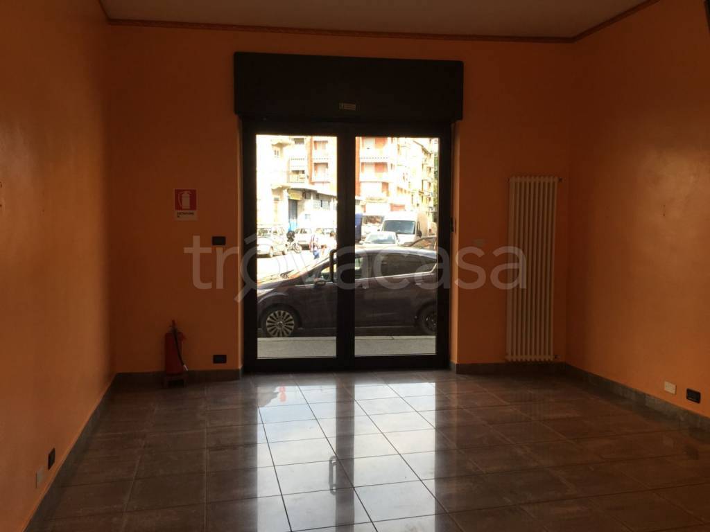 Negozio in in affitto da privato a Torino via Verolengo, 133