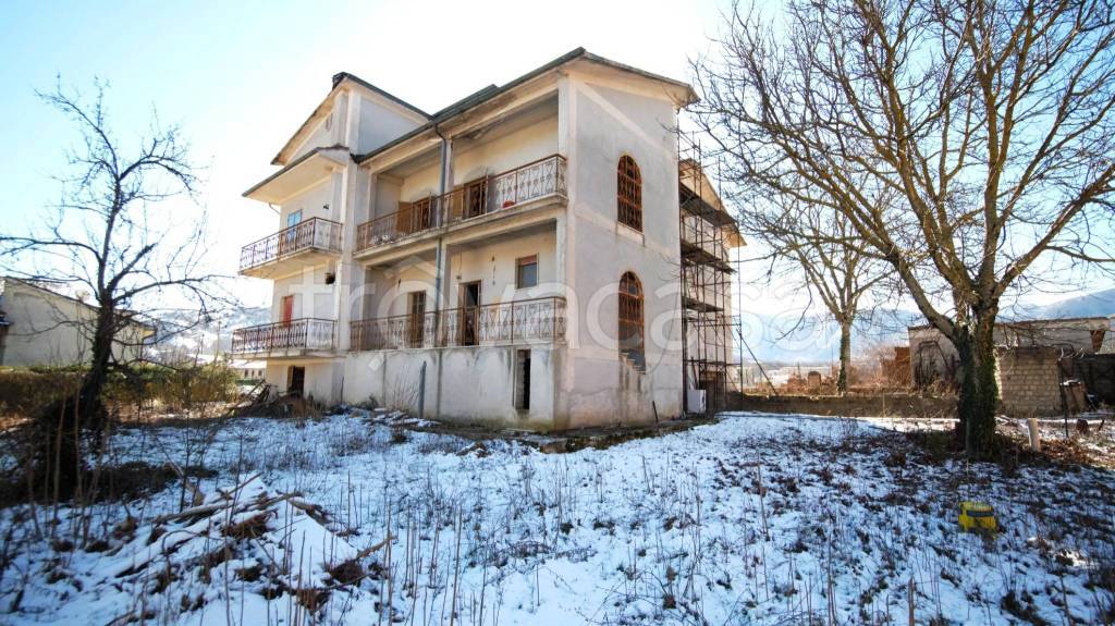 Villa in vendita a Borgorose via delle Rose