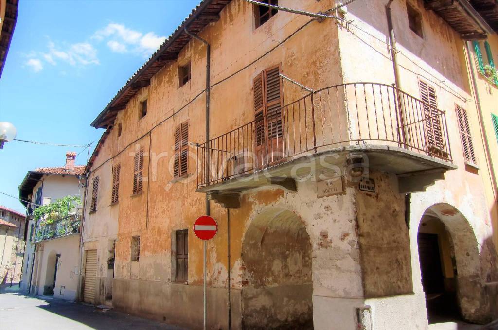 Intero Stabile in vendita a Fossano via Giovenale Boetti, 72