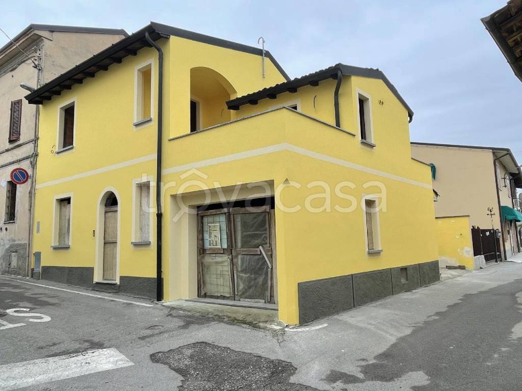 Casa Indipendente in vendita a Grumello Cremonese ed Uniti