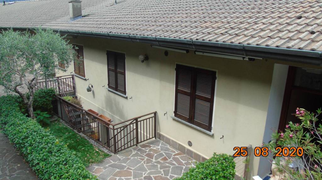 Appartamento in vendita a Lezzeno strada Comunale per Carvagnana, 35