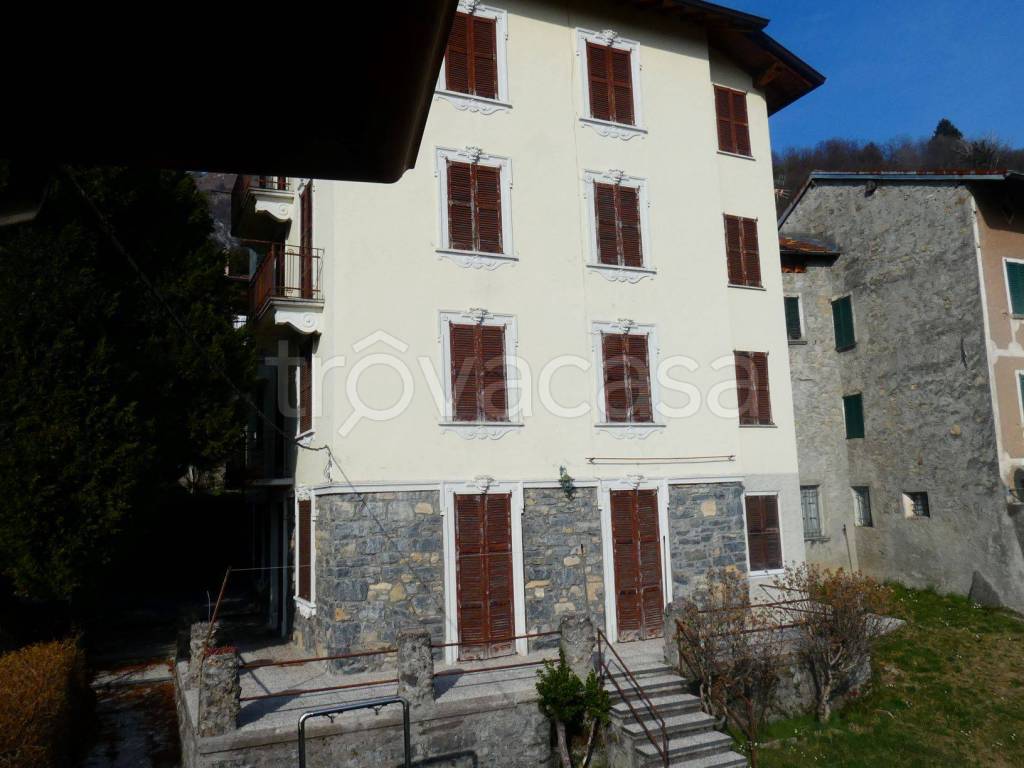 Casa Indipendente in vendita a Esino Lario via Monte Fiori