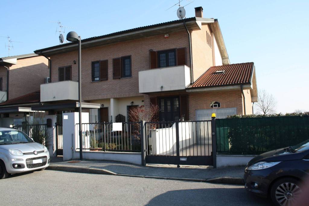 Villa a Schiera in vendita a Torrevecchia Pia via XXV Aprile