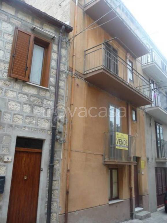 Appartamento in in vendita da privato a Petralia Sottana via Volturno, 8