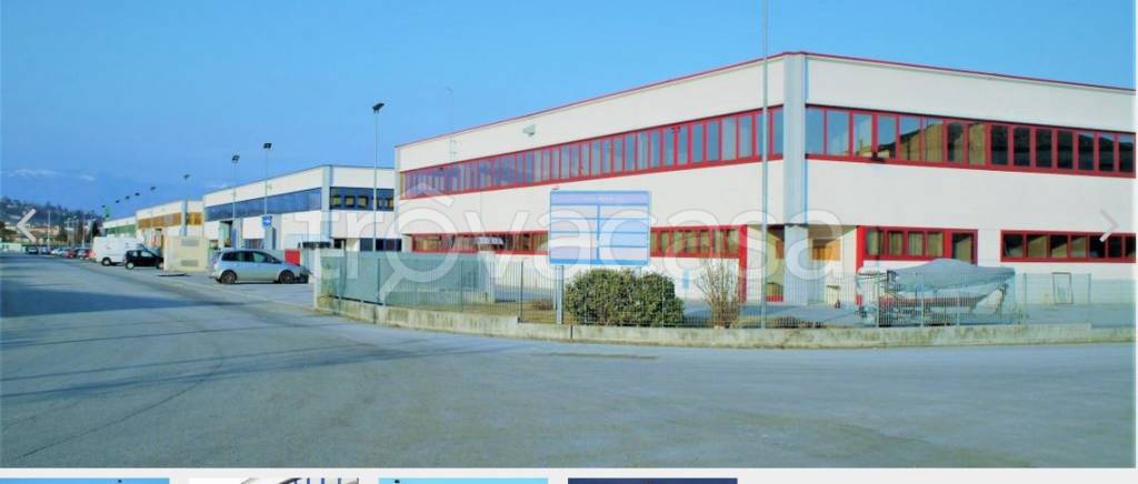 Capannone Industriale in vendita a Conegliano via Luigi Manzoni, 70E