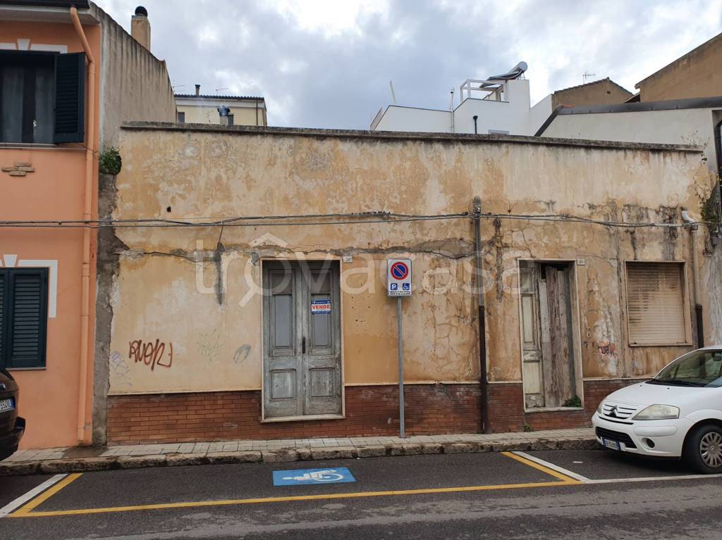 Casa Indipendente in vendita a Sant'Antioco viale Trento, 32