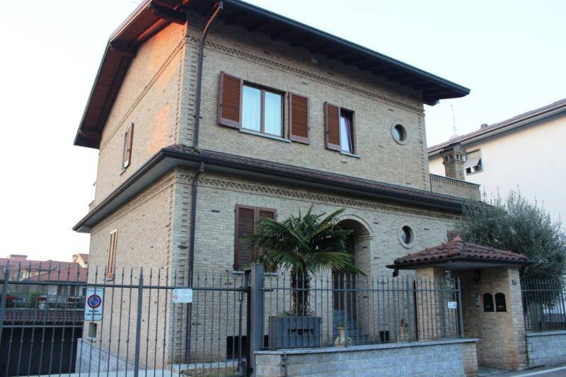 Villa Bifamiliare in vendita a Giussano via Galileo Galilei