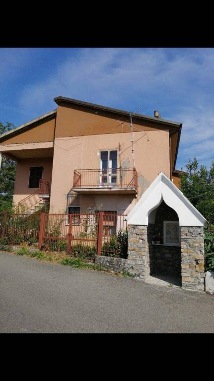 Casa Indipendente in in vendita da privato a Rocchetta di Vara via Campo Picchiara, 12