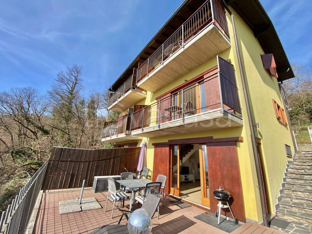 Villa Bifamiliare in vendita a Dumenza località Novle