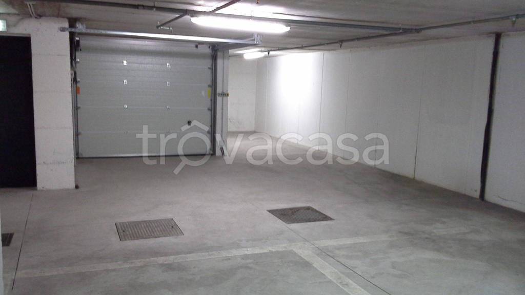 Garage in vendita a Verona vicolo Basso Acquar, 11