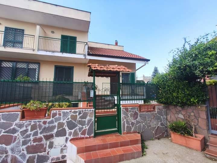 Villa a Schiera in in vendita da privato a Giugliano in Campania via Ripuaria, 38