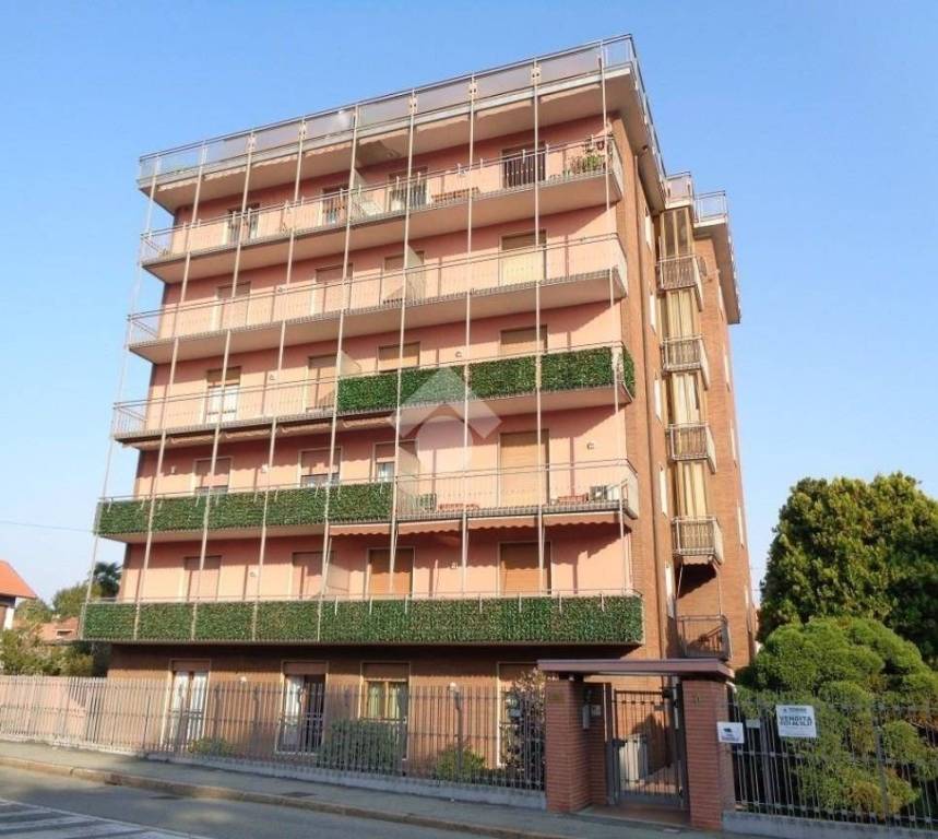 Appartamento in in vendita da privato a Lonate Pozzolo via Dante Alighieri, 1