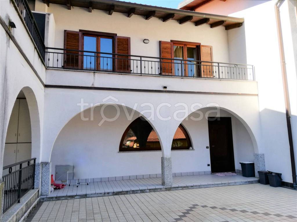 Villa a Schiera in vendita a Omegna via Ramate