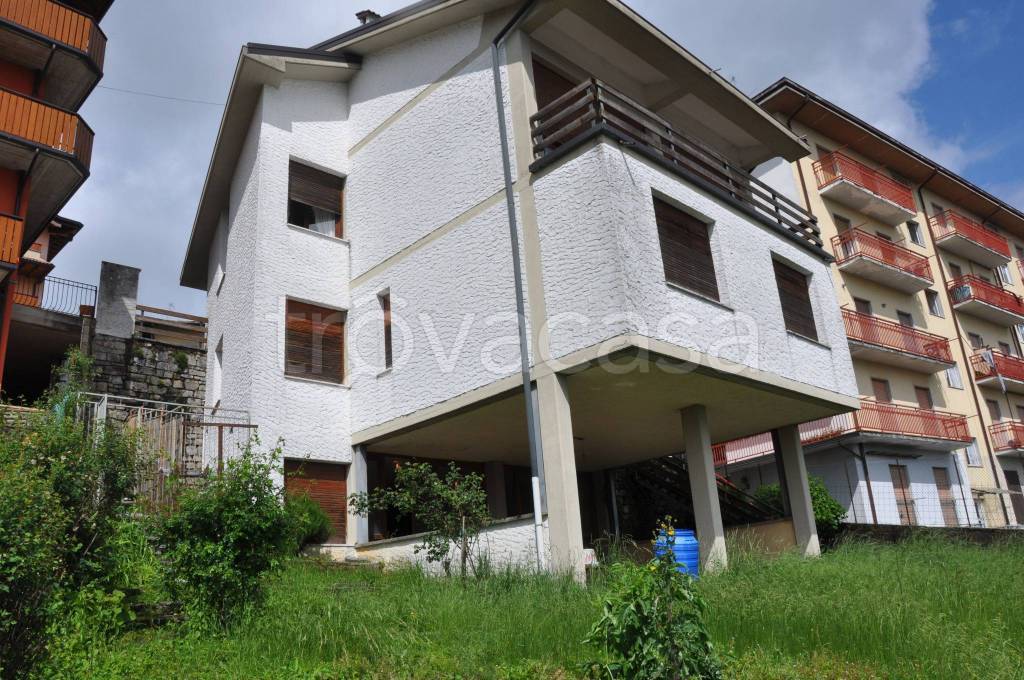 Villa in vendita a Selvino corso Monte Rosa
