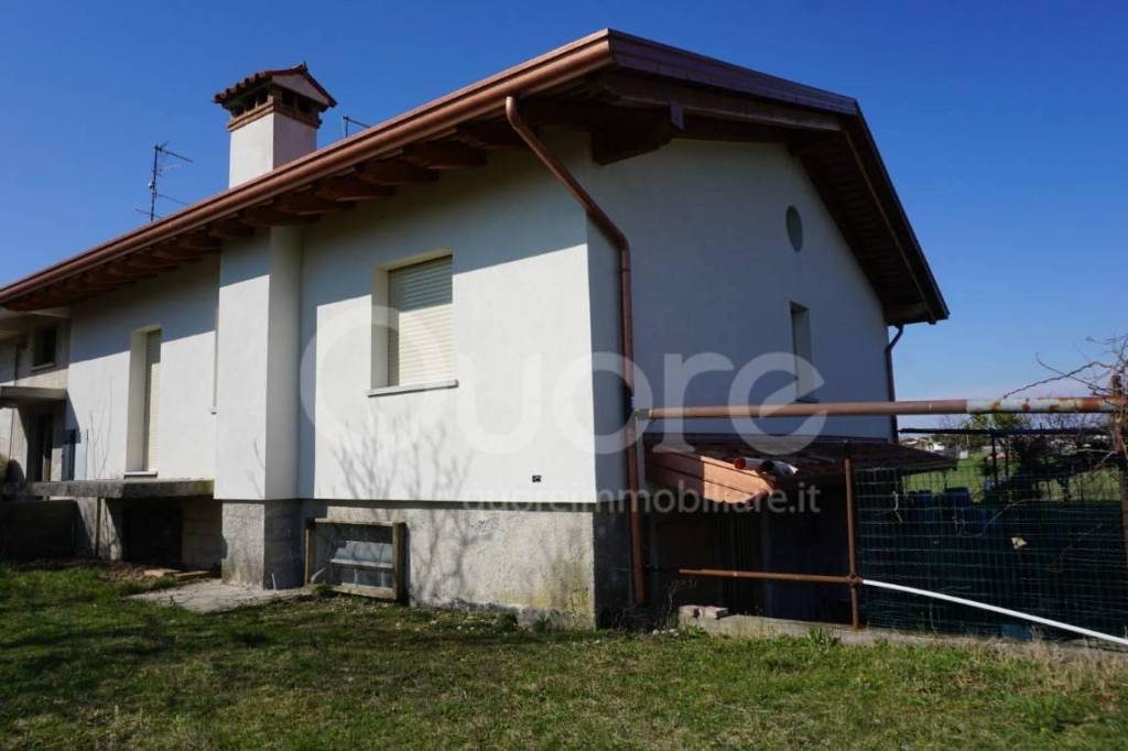 Casa Indipendente in vendita a Premariacco via Viola