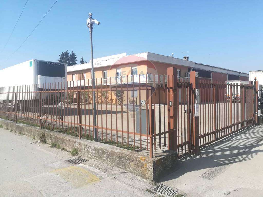 Capannone Industriale in vendita a Perugia via Alessandro Monteneri, 37