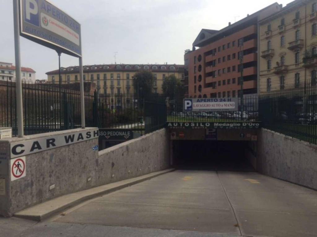 Garage in vendita a Milano viale Sabotino