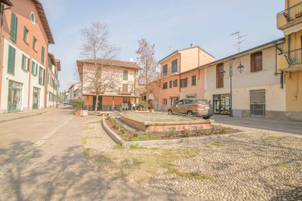 Casa Indipendente in vendita a Cassano d'Adda piazza Caprara