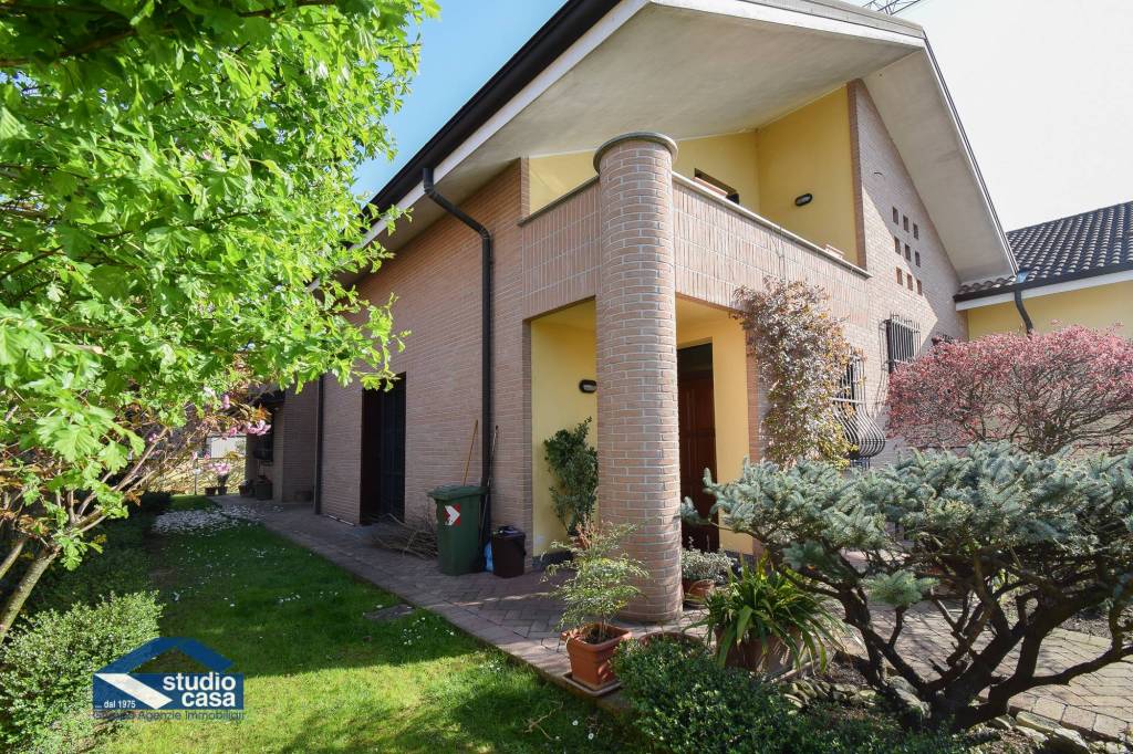 Villa Bifamiliare in vendita a Lodi via Monsignor Giuseppe Beccaria, 41