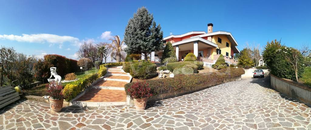 Villa in in vendita da privato a Teramo sp18, 64100