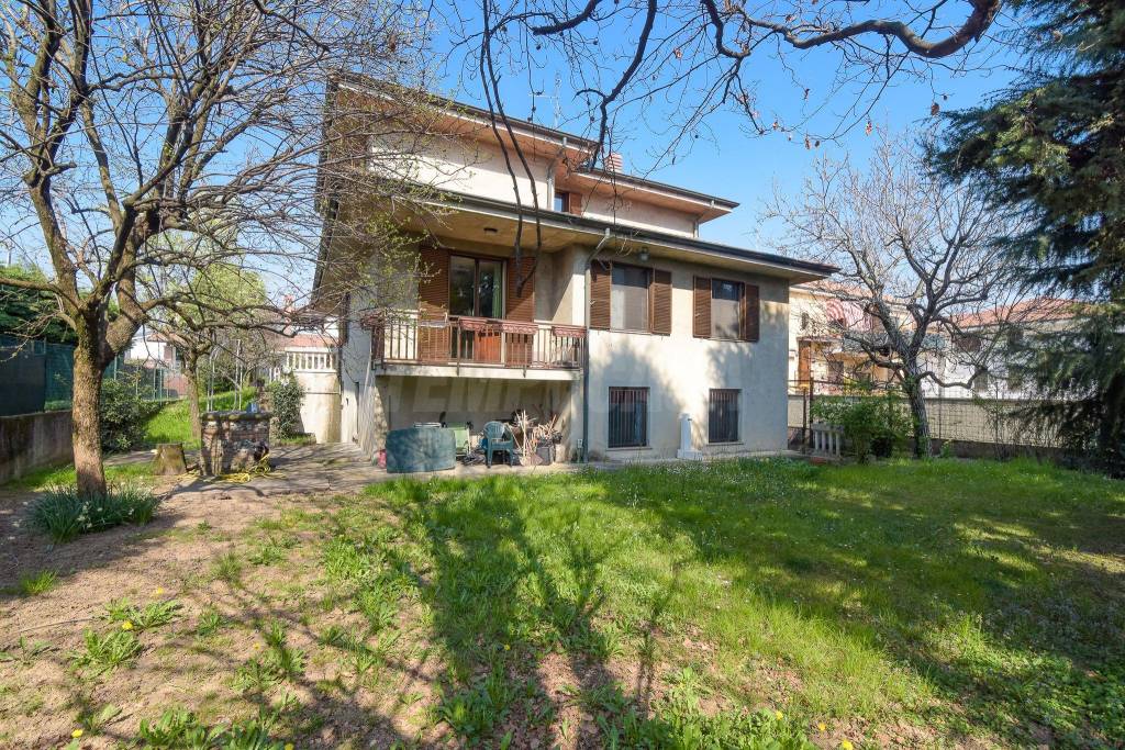 Villa Bifamiliare in vendita a Grezzago via Lombardia