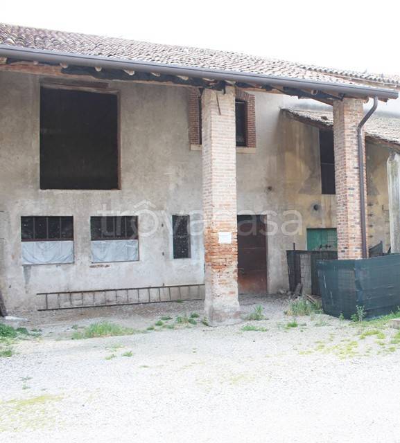 Casa Indipendente in vendita a Castel d'Azzano via Forette
