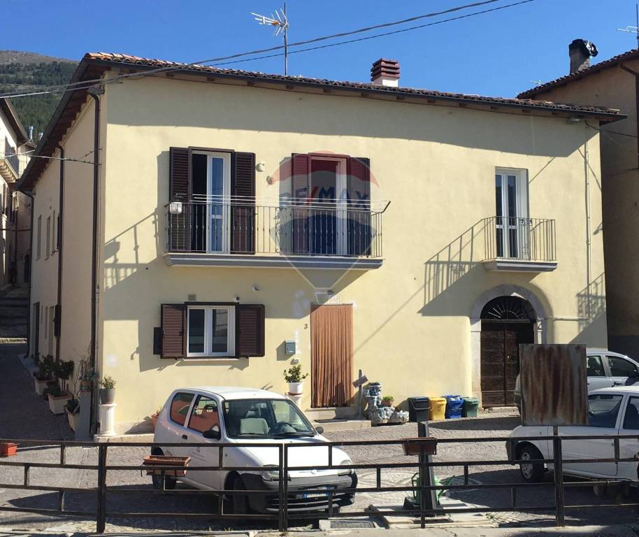 Casa Indipendente in vendita a Barisciano piazza del Palazzo