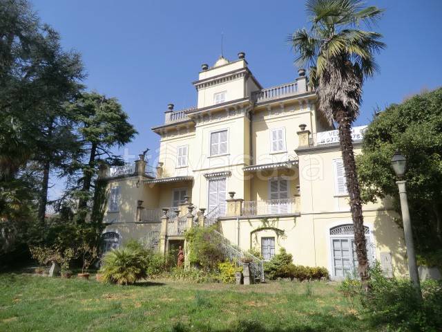 Villa in vendita a Merate via San Francesco d'Assisi