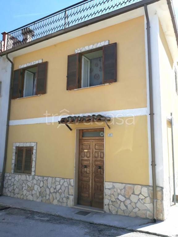 Casa Indipendente in vendita ad Avezzano via Monte Cimarani