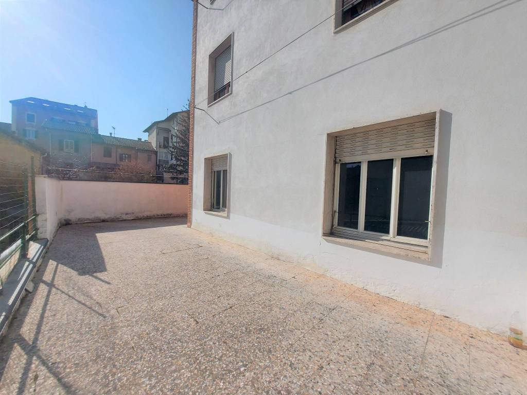 Appartamento in vendita a Ovada via Benedetto Cairoli