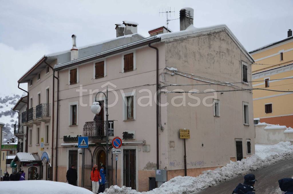 Appartamento in vendita a Ovindoli piazza San Rocco