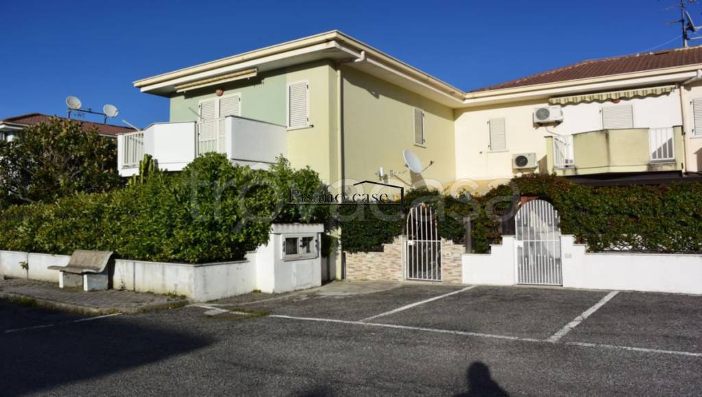 Villa Bifamiliare in affitto a Corigliano-Rossano via Egeo