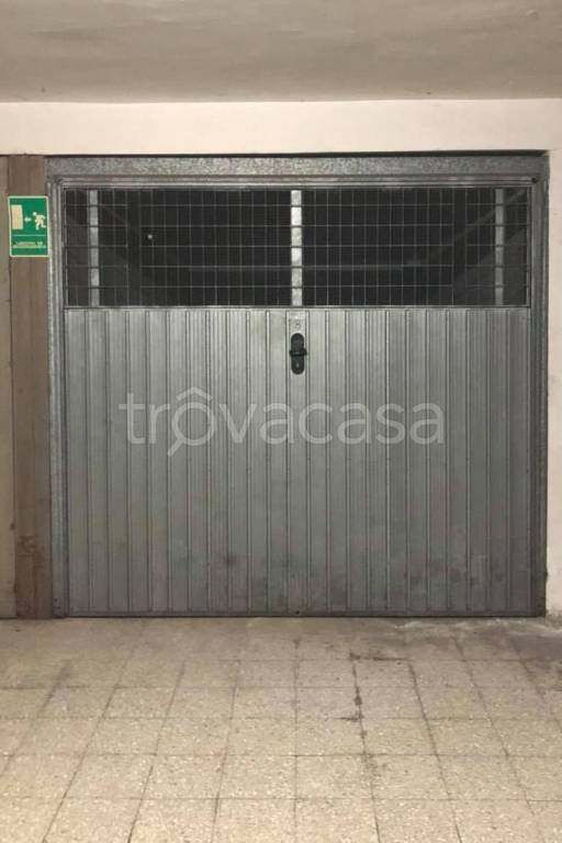 Garage in affitto a Lecce via di Casanello, 33A