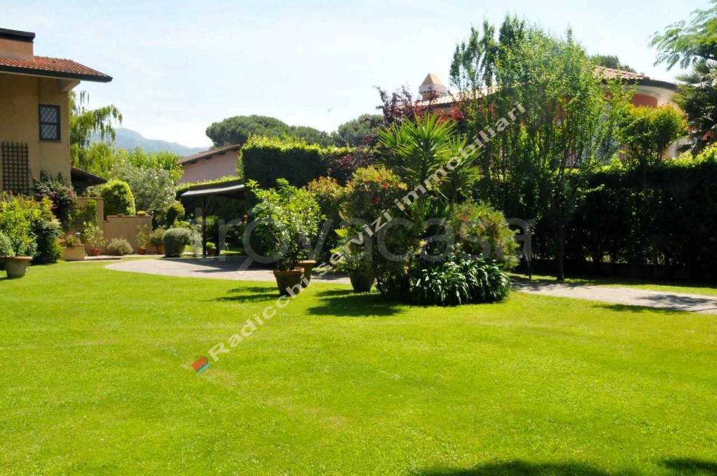 Villa in affitto a Forte dei Marmi via Dalmazia