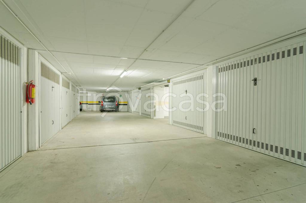 Garage in vendita a Genova via al Garbo, 3R
