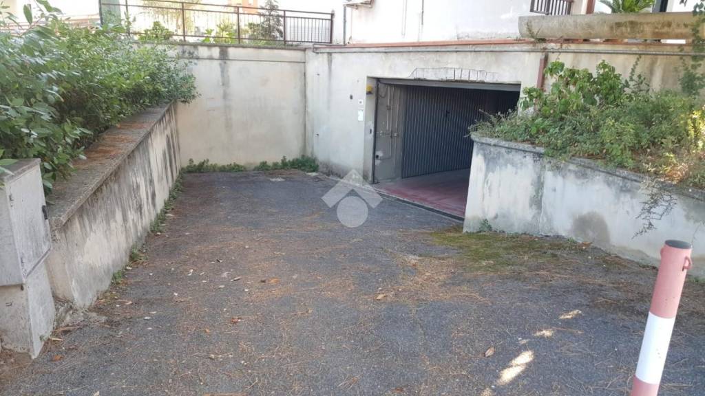 Garage in vendita ad Artena viale 1 Maggio
