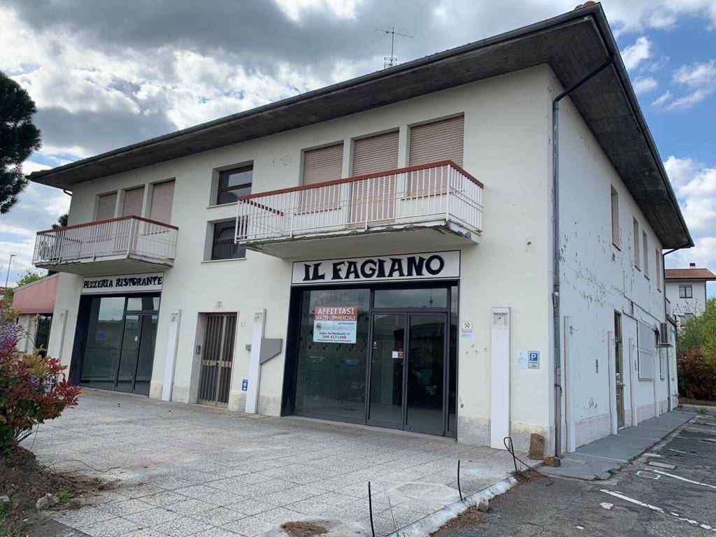 Negozio in affitto a Imola viale Francesco d'Agostino