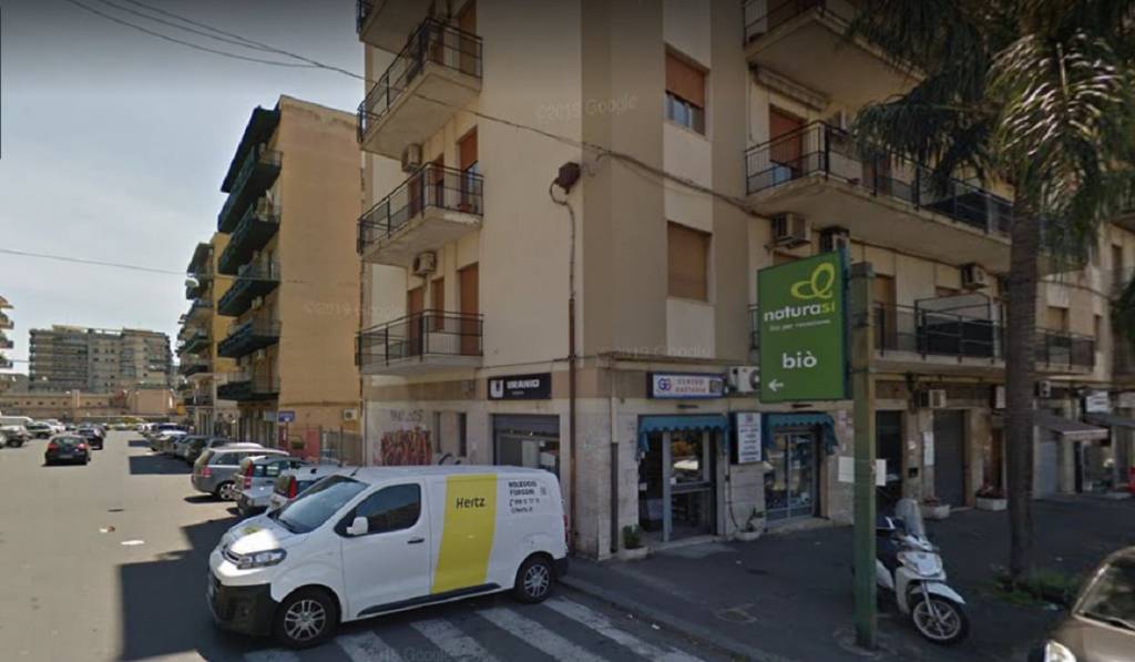 Garage in vendita a Catania via Patanè